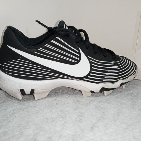 Nike Other - Nike Fastflex Softball shoes Size 1Y